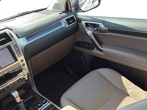 Used 2021 Lexus GX 460 Premium image 18
