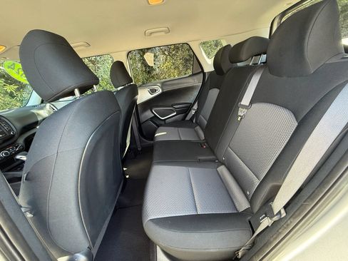 Used 2024 Kia Soul LX w/ Option Group 015 FWD image 5