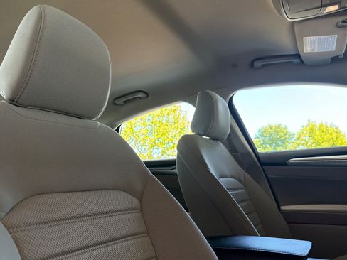 Used 2020 Ford Fusion SE FWD image 17