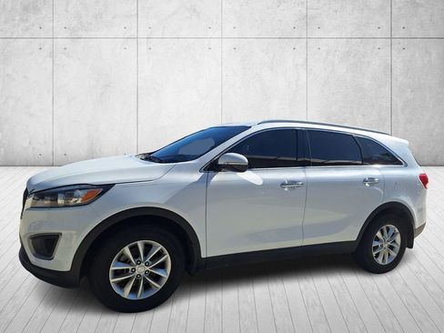 Used 2016 Kia Sorento LX w/ LX Convenience Package image 1
