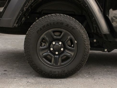 Used 2022 Jeep Gladiator Sport image 5