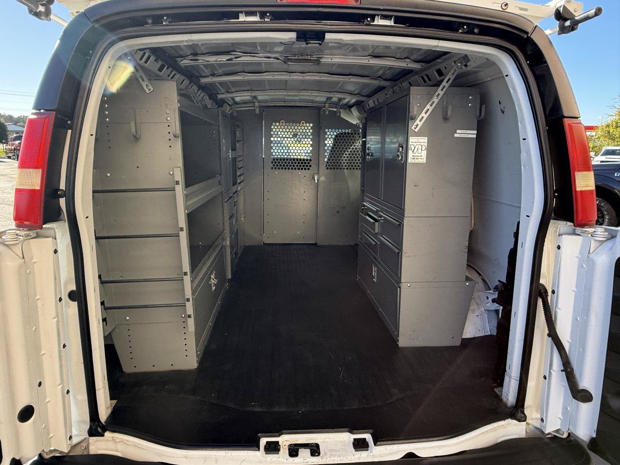 Used 2005 GMC Savana 2500 RWD image 13