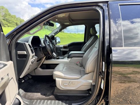Used 2017 Ford F150 Lariat w/ Equipment Group 502A Luxury AWD/4WD image 13