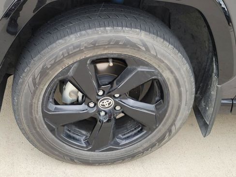 Used 2021 Toyota RAV4 XSE AWD/4WD image 2