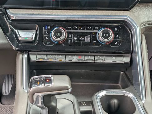 Used 2024 GMC Sierra 1500 Denali w/ Technology Package AWD/4WD image 21