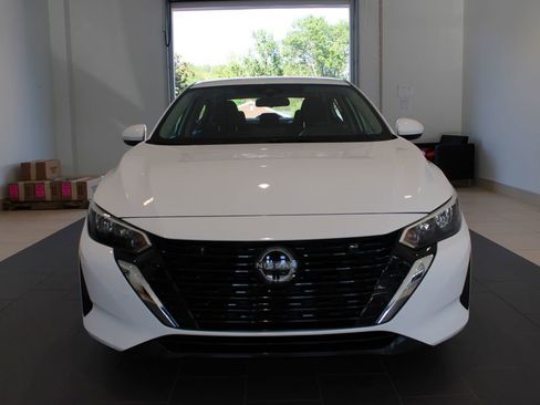 Used 2024 Nissan Sentra SV FWD image 14