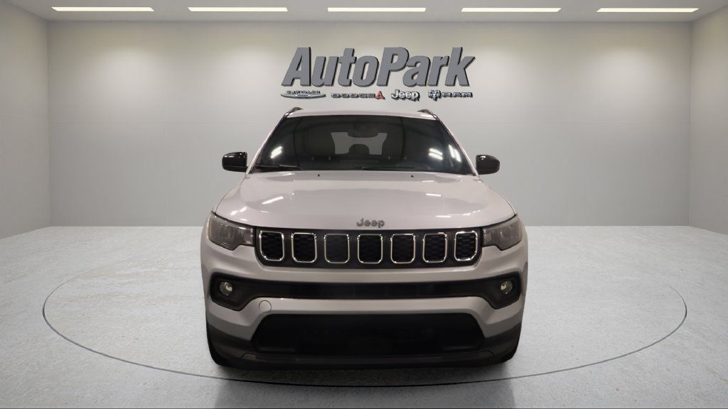 Certified 2024 Jeep Compass Latitude AWD/4WD image 2