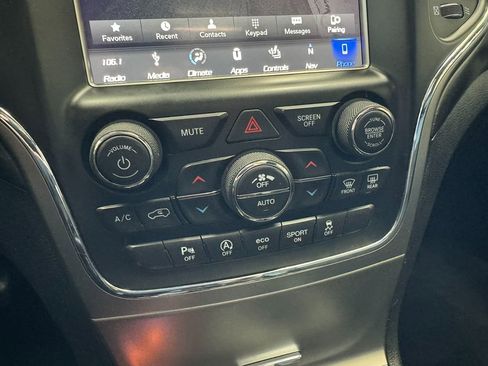 Used 2018 Jeep Grand Cherokee Altitude AWD/4WD image 29