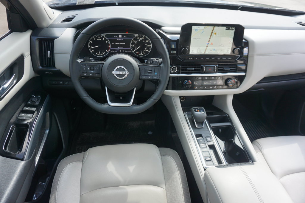Used 2024 Nissan Pathfinder SL w/ SL Premium Package FWD image 6