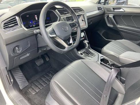 Used 2024 Volkswagen Tiguan SE FWD image 6
