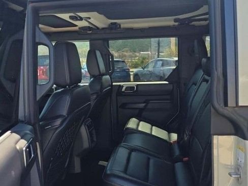 Used 2025 Ford Bronco Badlands image 5