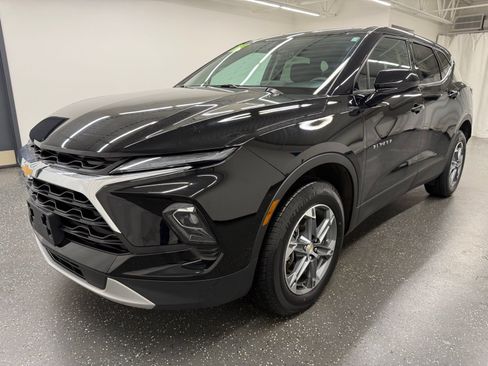 Used 2025 Chevrolet Blazer LT image 4