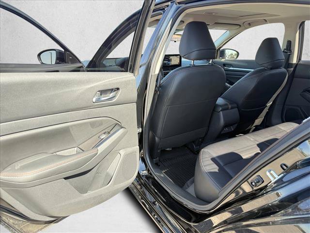 Used 2024 Nissan Altima 2.5 SR w/ SR Premium Package FWD image 21