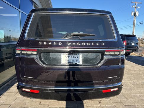 Used 2023 Jeep Grand Wagoneer Series III w/ Rear-Seat Entertainment Group image 5