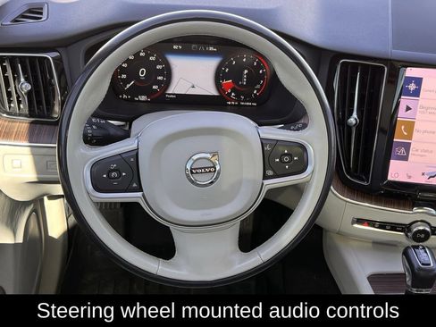 Used 2021 Volvo XC60 T6 Momentum image 14