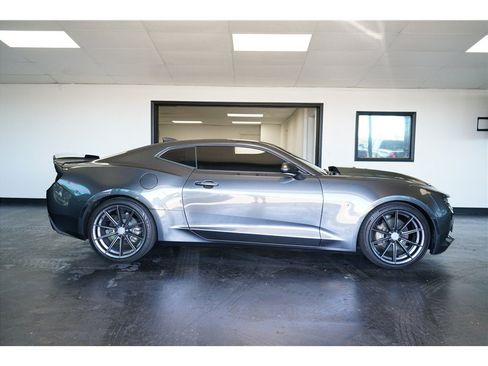 Used 2018 Chevrolet Camaro LT RWD image 8