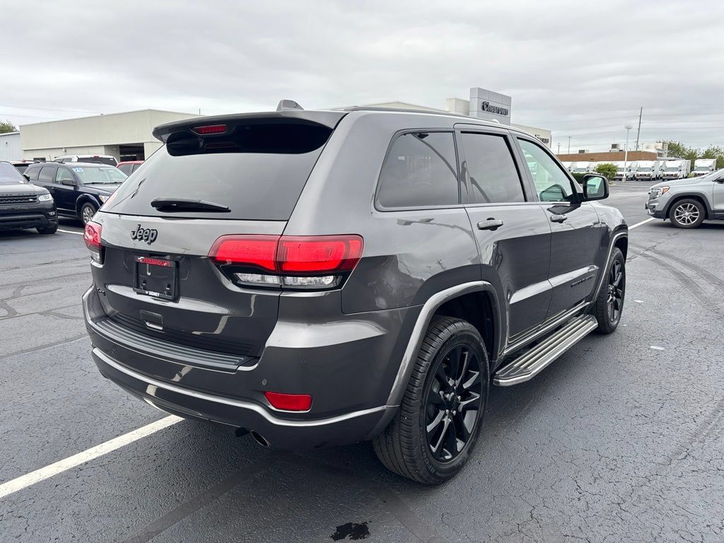 Used 2018 Jeep Grand Cherokee Altitude AWD/4WD image 5
