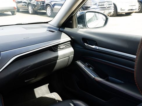 Used 2023 Nissan Altima 2.5 SR FWD image 10