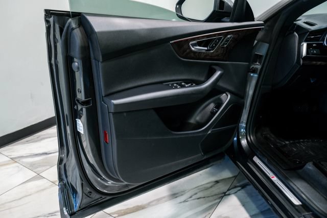 Used 2019 Audi Q8 Premium Plus w/ Premium Plus AWD/4WD image 40