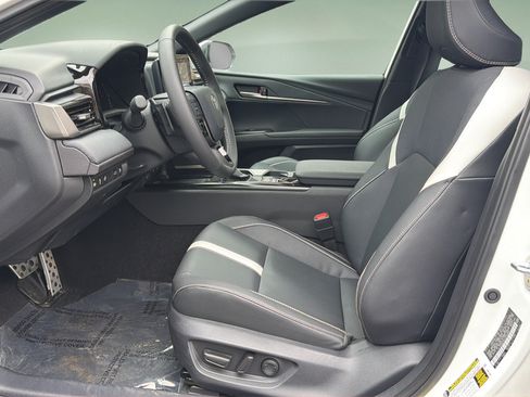 Used 2025 Toyota Camry SE FWD image 11