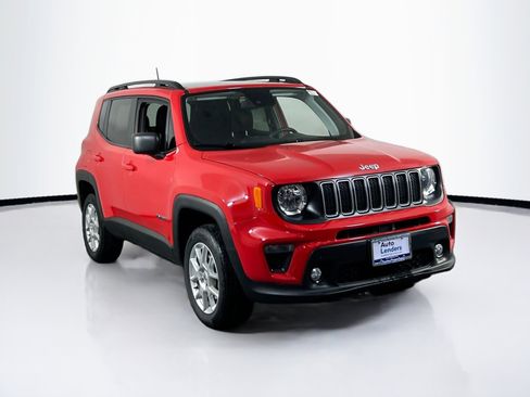 Used 2022 Jeep Renegade Latitude w/ Sun/Sound Group image 3