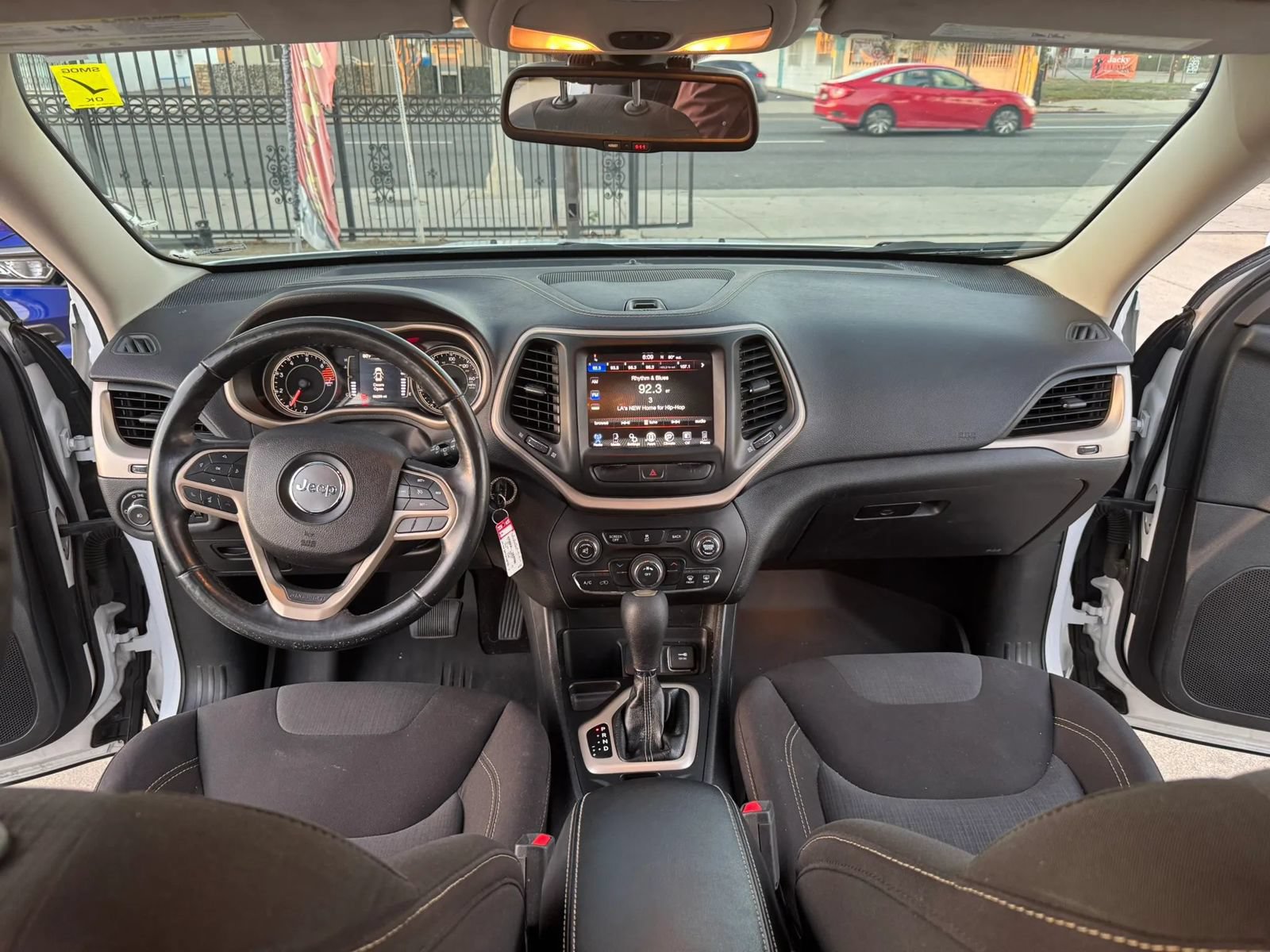 Used 2017 Jeep Cherokee Latitude FWD image 9