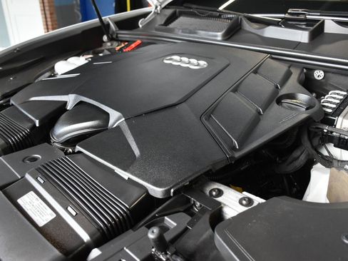 Used 2021 Audi Q8 Premium Plus AWD/4WD image 25