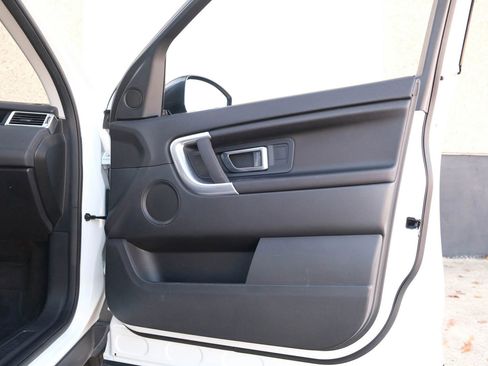 Used 2019 Land Rover Discovery Sport SE image 27