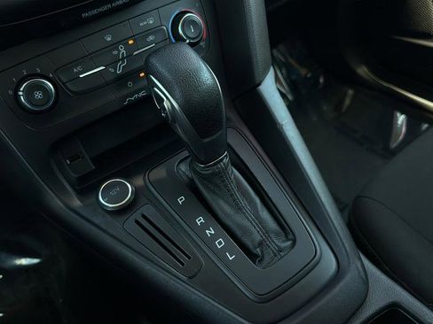 Used 2017 Ford Focus SE FWD image 16
