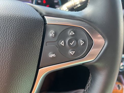 Used 2023 Chevrolet Traverse LT image 21