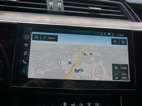 Used 2019 Audi e-tron Prestige w/ Prestige Package image 16