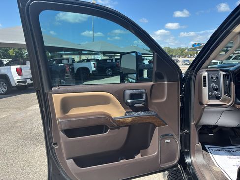 Used 2018 GMC Sierra 2500 Denali w/ Duramax Plus Package AWD/4WD image 11