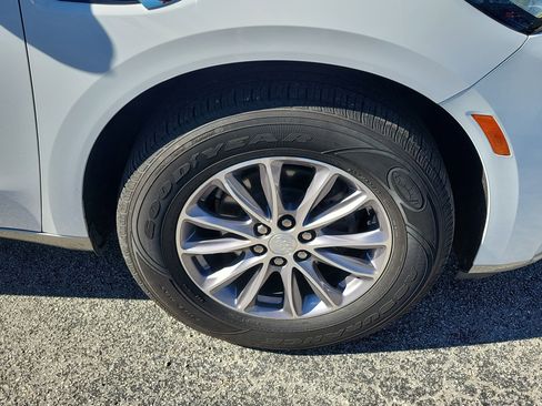 Used 2022 Buick Enclave Essence image 42