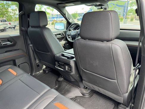 Used 2023 GMC Sierra 1500 AT4 w/ Technology Package AWD/4WD image 17
