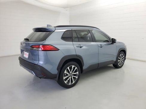 Used 2023 Toyota Corolla Cross XLE w/ Convenience Package FWD image 5