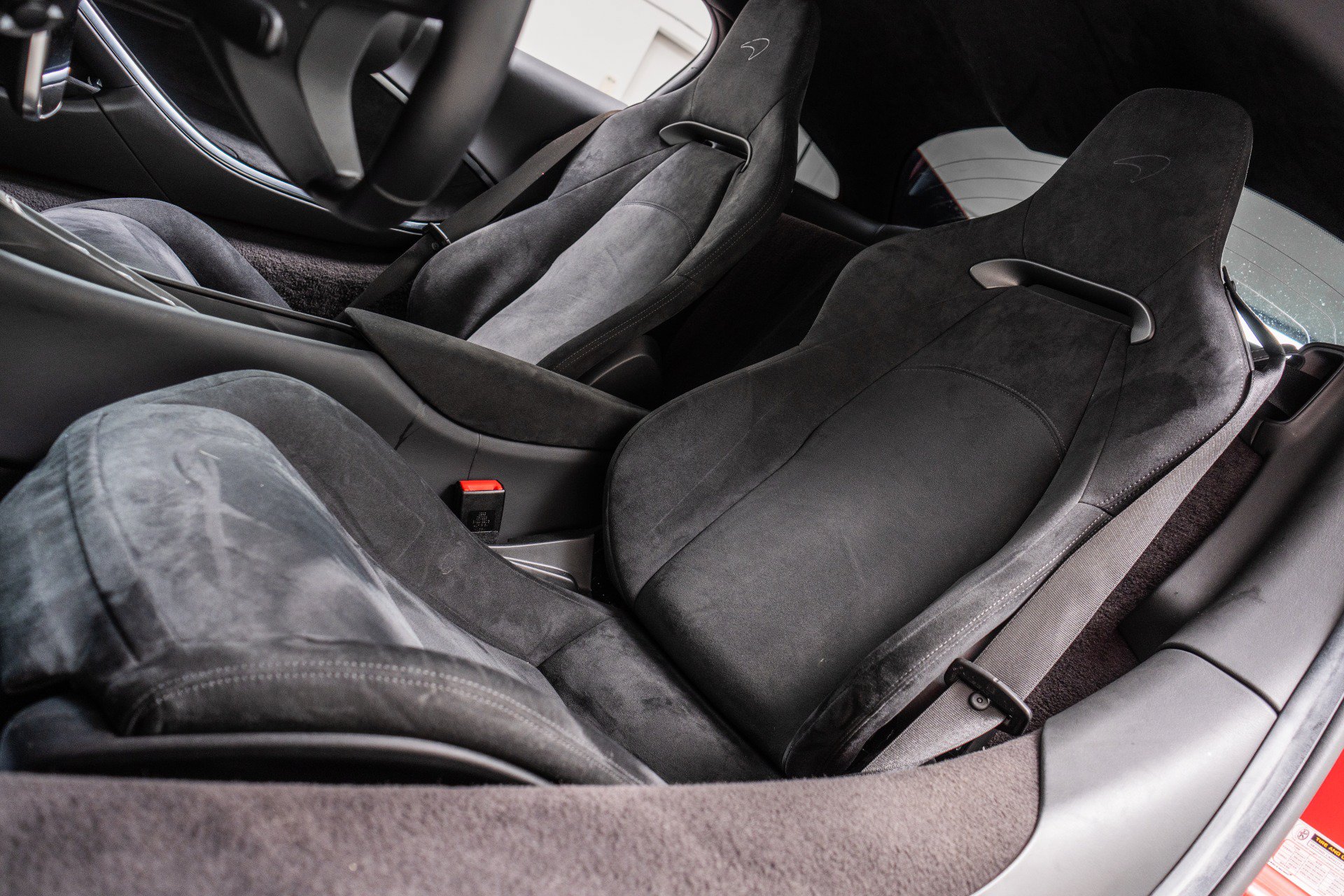 Used 2023 McLaren Artura RWD image 22