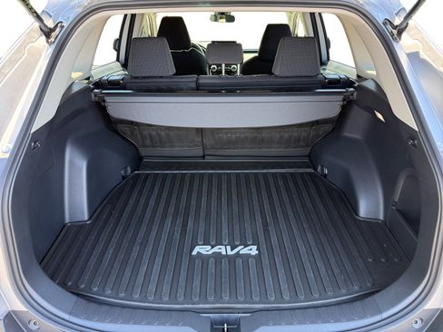 Used 2023 Toyota RAV4 LE AWD/4WD image 17