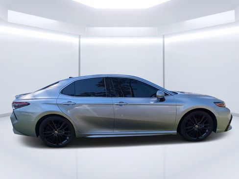 Used 2022 Toyota Camry XSE w/ Navigation Package FWD image 2