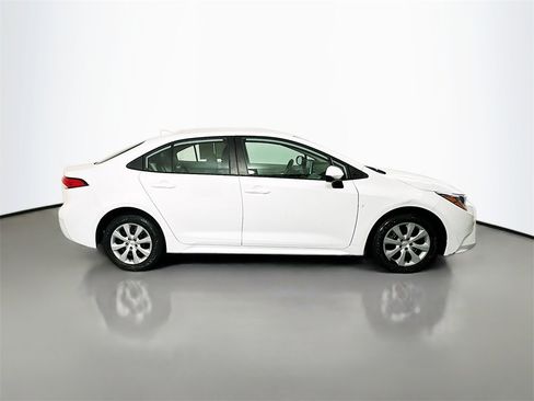 Used 2021 Toyota Corolla LE image 8