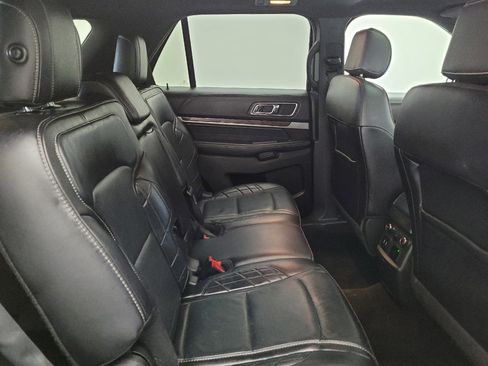 Used 2017 Ford Explorer Platinum image 19