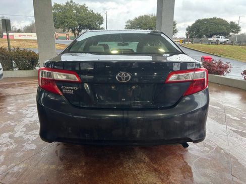 Used 2013 Toyota Camry L image 5