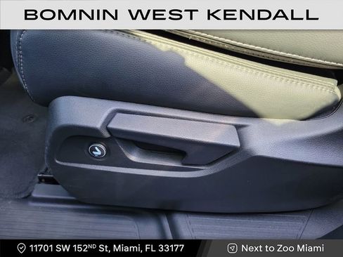 Used 2025 Honda Pilot EX-L image 11