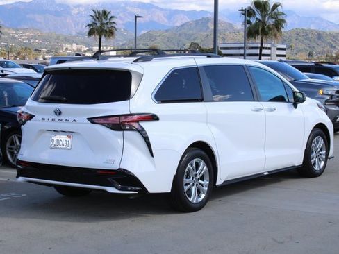 Used 2023 Toyota Sienna XSE w/ XSE Plus Package image 22
