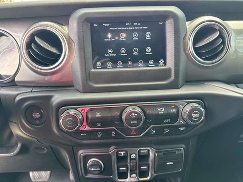 Used 2019 Jeep Wrangler Unlimited Sahara w/ Safety Group AWD/4WD image 32