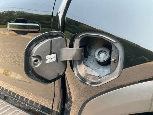 Used 2024 GMC Canyon Elevation w/ Elevation Premium Package AWD/4WD image 19