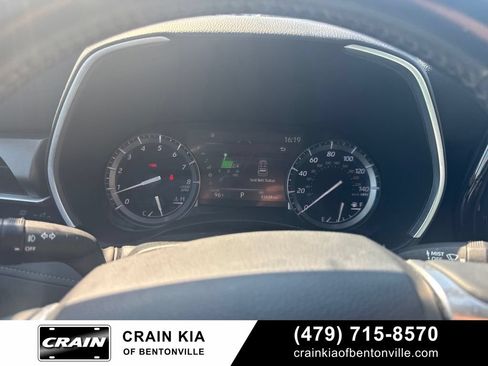Used 2021 Toyota Highlander XLE FWD image 18