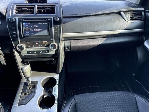 Used 2014 Toyota Camry SE image 23