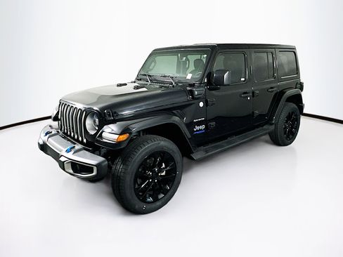 Used 2022 Jeep Wrangler Sahara w/ Cold Weather Group image 4