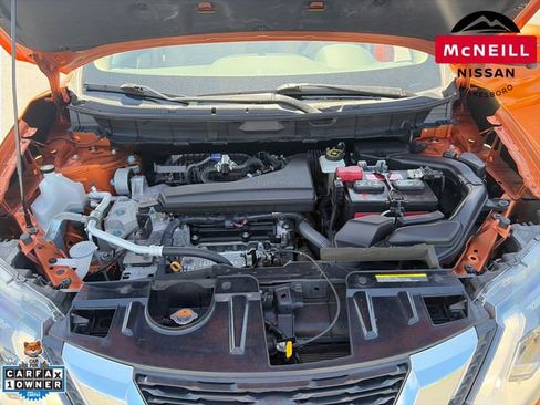 Used 2017 Nissan Rogue SV w/ SV Premium Package AWD/4WD image 33