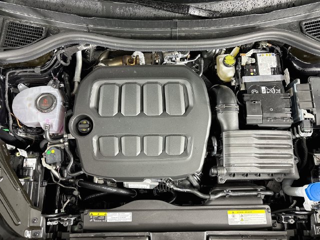 Certified 2025 Volkswagen Tiguan SE FWD image 29